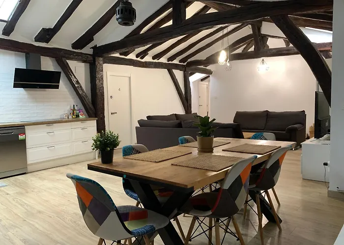 Precioso Atico En Casco Viejo