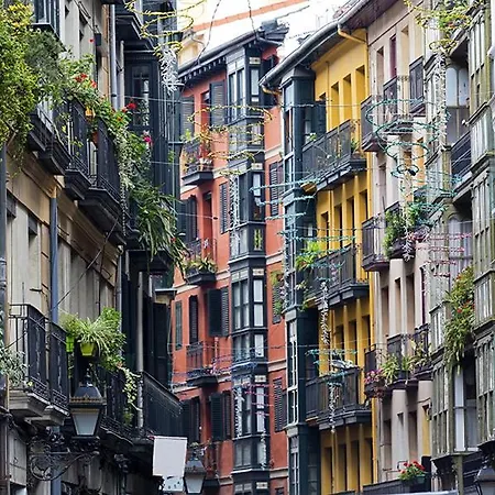 Precioso Atico En Casco Viejo *