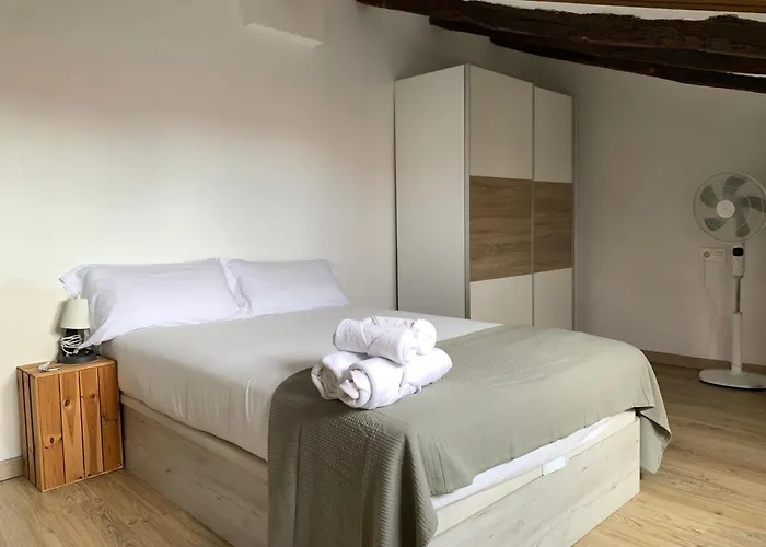 Precioso Atico En Casco Viejo Homestay szállás *